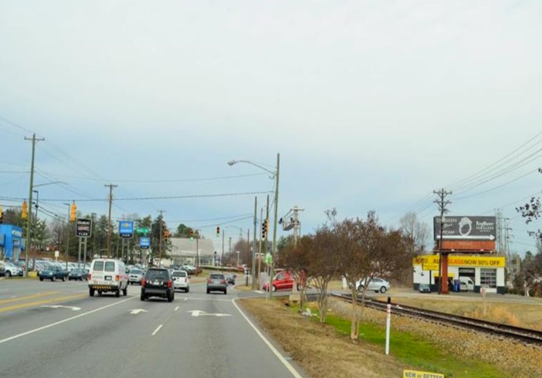 Location photo for S Stratford Rd near 3350 Silas Creek Parkway (Winston-Salem)