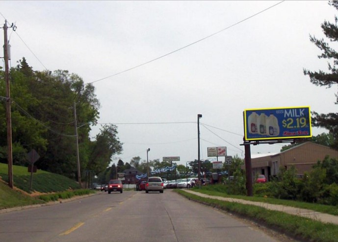 Location photo for S Bluff Blvd near Bluff Blvd and 17th St S (Clinton)