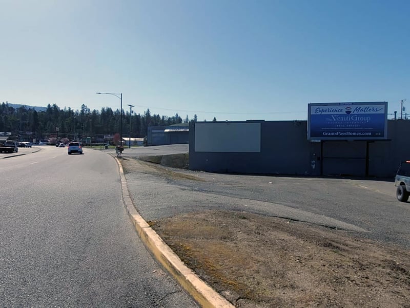 Location photo for Redwood Hwy near West Park St (Grants Pass)