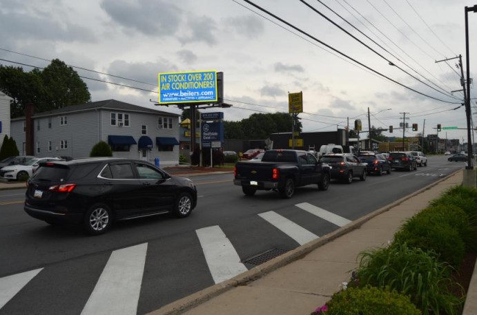 E 3RD ST @ Realty Excel on Golden Strip E/B Media