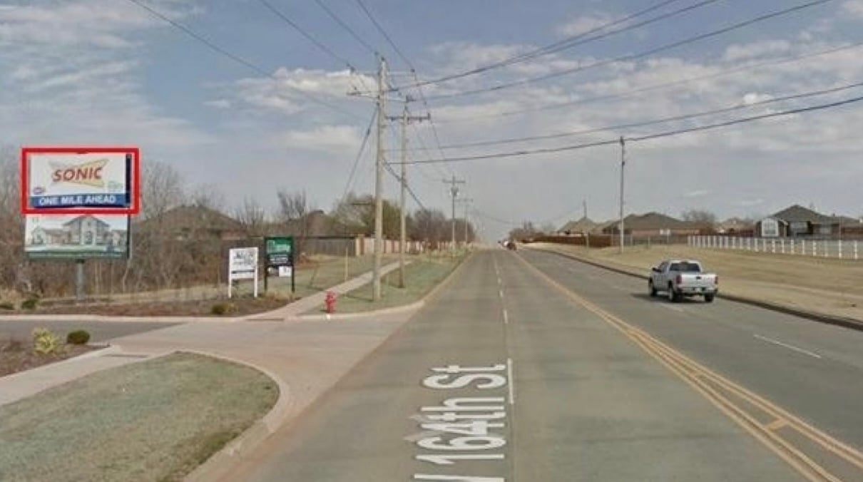 NW 164th St N/S, 550 ft E/O N May Ave, W/F Media