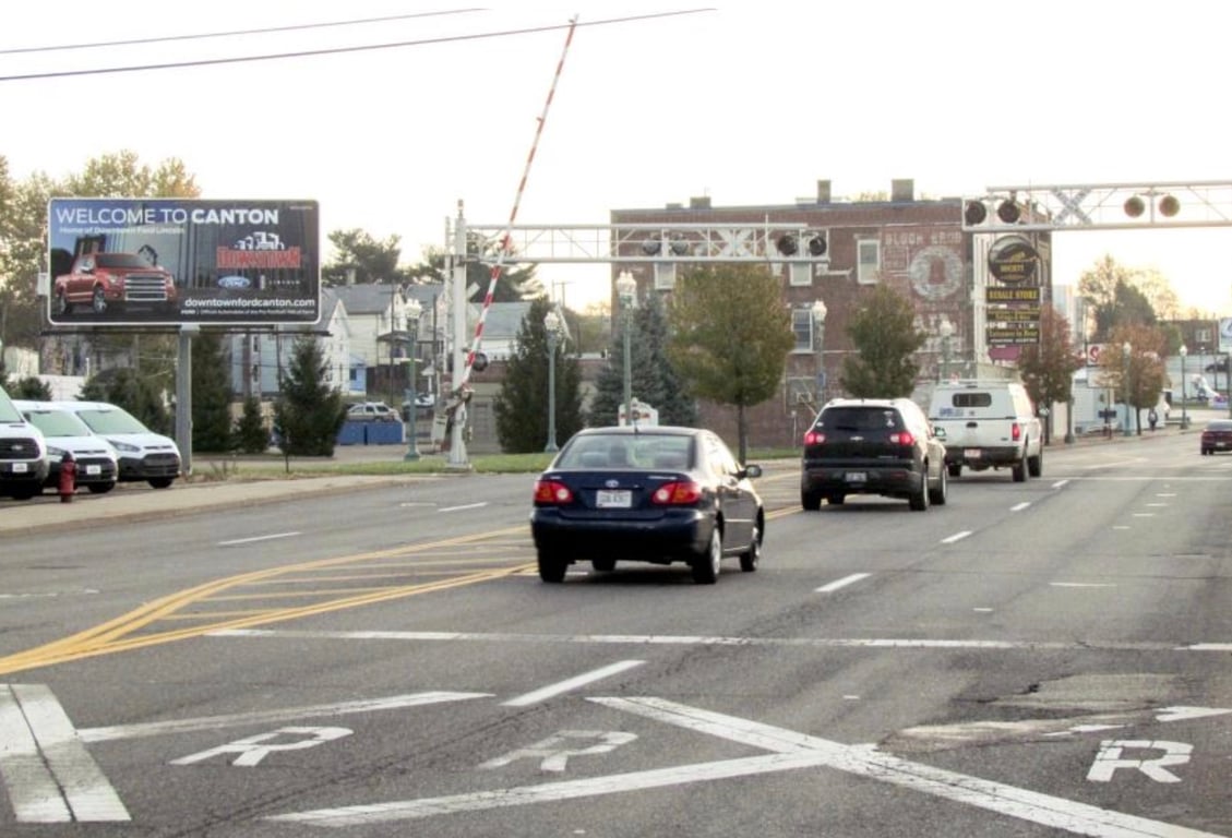 Sr 172 W Tuscarawas St NS 150ft W/O Brown Av F/W - 1 Media