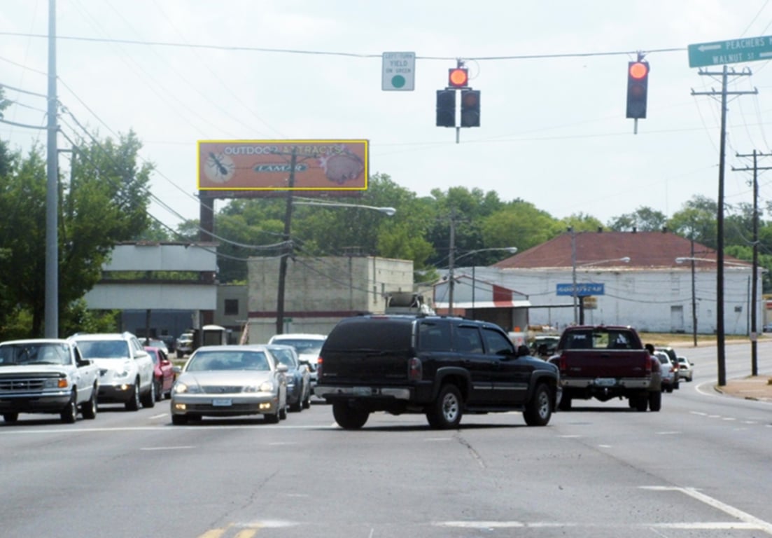 E/S US 41-A N 500' S/O PCHRS M Media