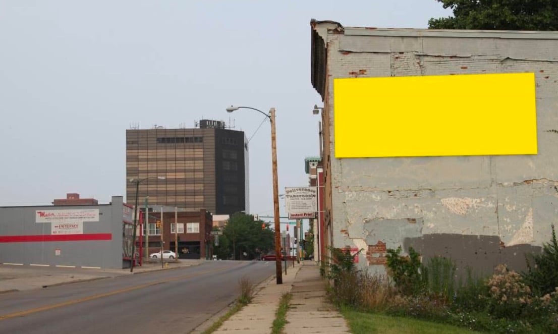 E Main St N/S, 470 ft E/O Spring St, E/F Media