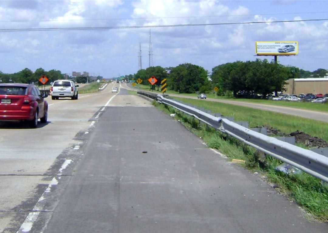 N/S I-210 W/O LOUISIANA Media