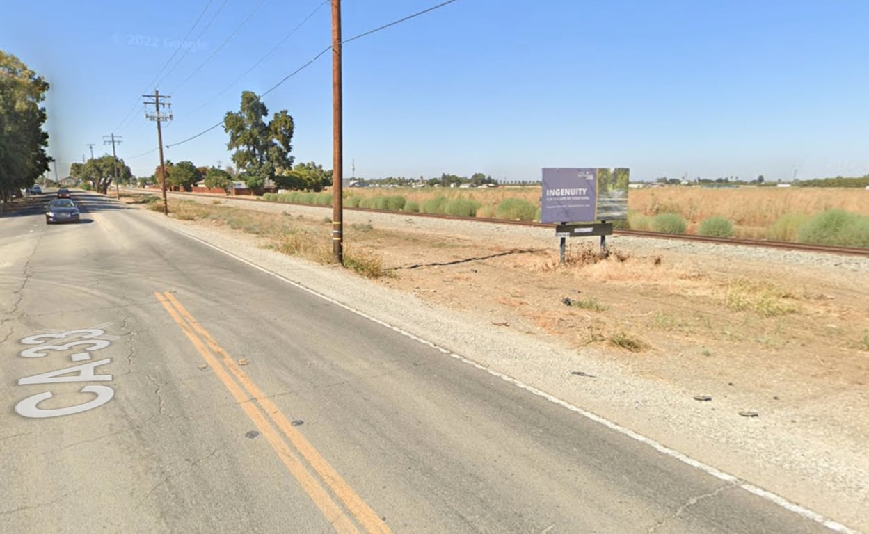 Hwy 33 .20 mi S/O Patterson E/S F/S