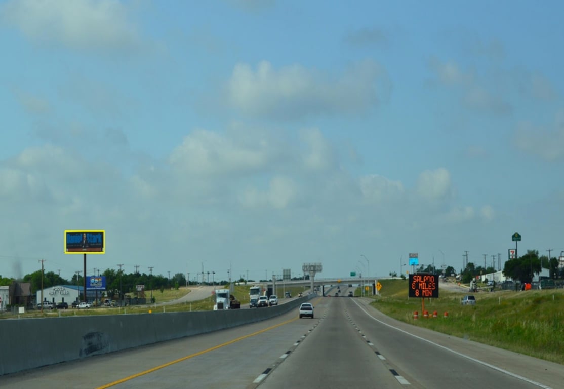 E/S I-35 N/O LOOP 121 FN Media