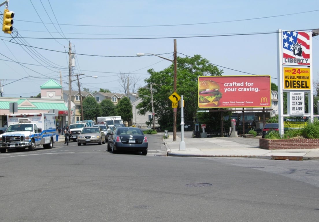 Location photo for Forest Ave/Richmond Av (Richmond County)