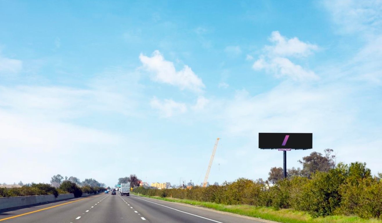 Hwy 99 1 mi S/O Herndon Ave E/S F/S Media