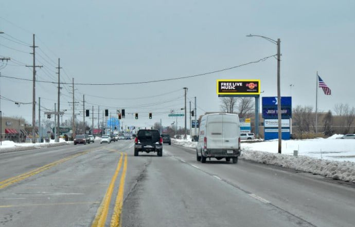 US 41 E/S @ WOODHOLLOW Media