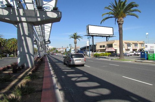 Location photo for Hegenberger Rd near Hegenberger Rd & Leet Dr (Oakland)