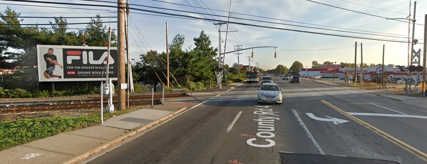 Commack Rd just S/O Long Island Avenue & LIRR F/N Media