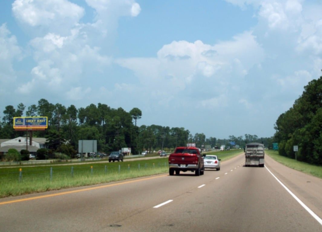 N/S I-12 .4 MILES E/O HWY 11 (1) F/W Media