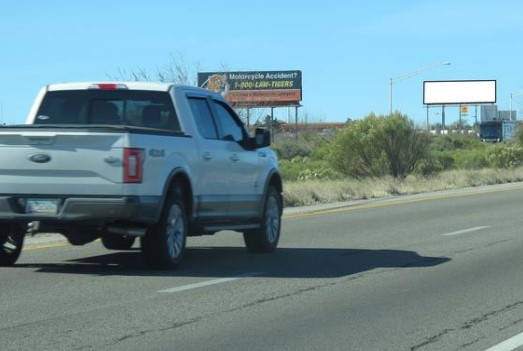 Location photo for I-10 SS 0.83mi E/O SH 90 mm 302.83 F/E - 1