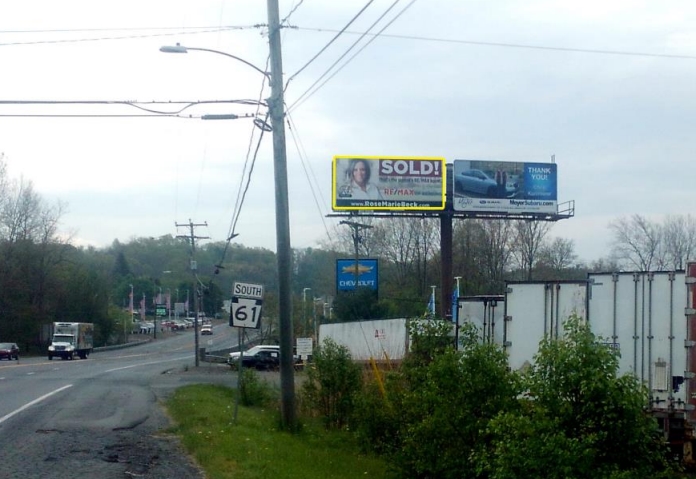 Location photo for S Fourth St near Route 61 & Cougles Entrance Nearside Sb (Hamburg)