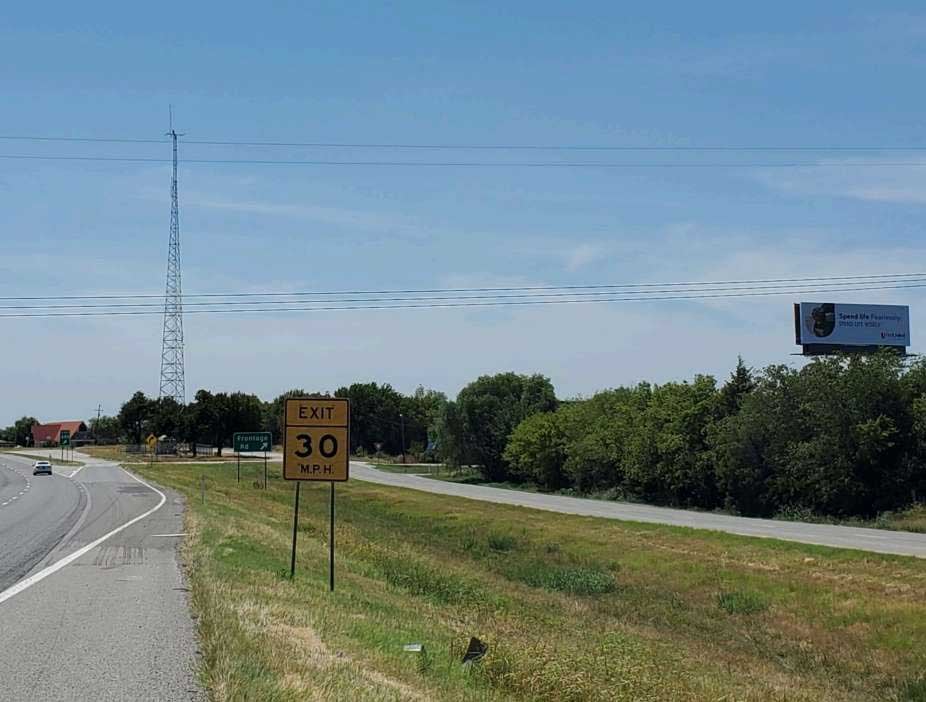 I-35 .75 MI N/O HWY 82 Media