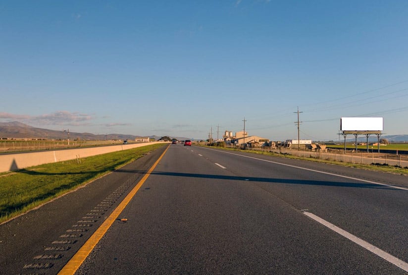 Hwy 101 .50 mi N/O Camphora Rd. W/S F/N Media