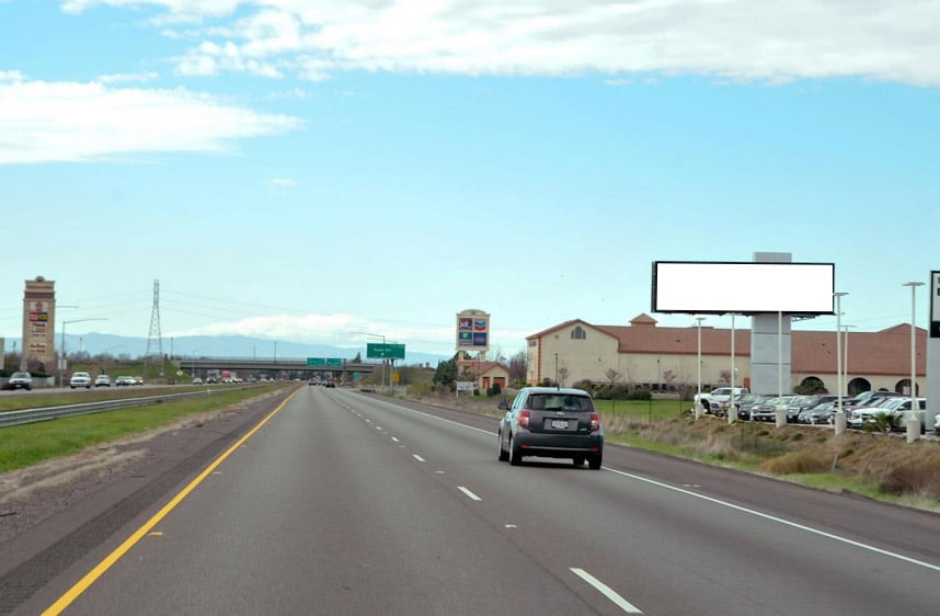 E/S I-5 1 mi S/O Main Street F/E Media