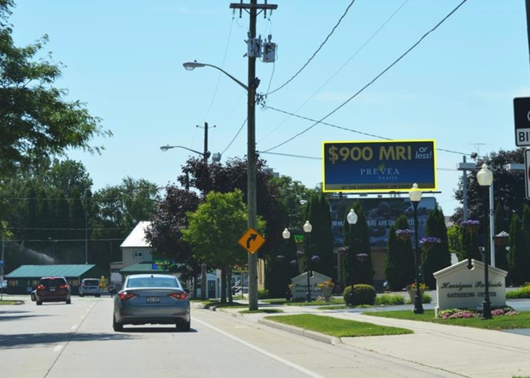 10TH ST N/O PARK, TOP Media
