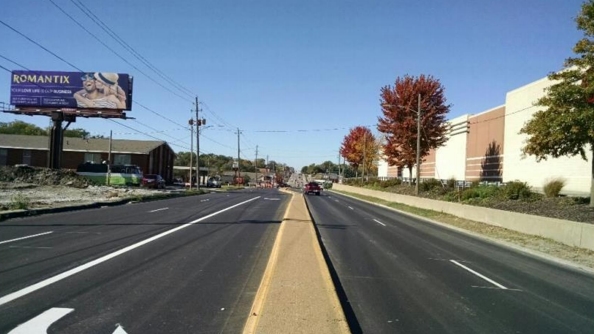 6000 Douglas Ave. 0.1 mi W/O Merle Hay Rd. SS F/E Media