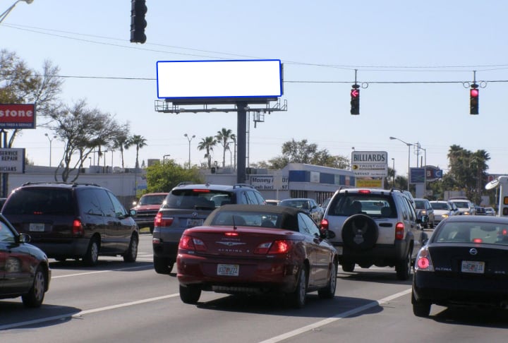 Us-41 300 ft S/O 63Rd Ave E/S F/N Media