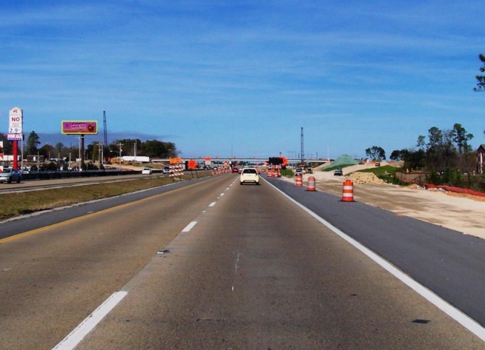 W/S I-110, .5 Miles S/O I-10 F/S Media
