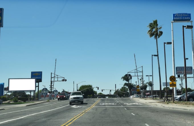 V St 192 ft N/O 15Th St E/S F/N Media