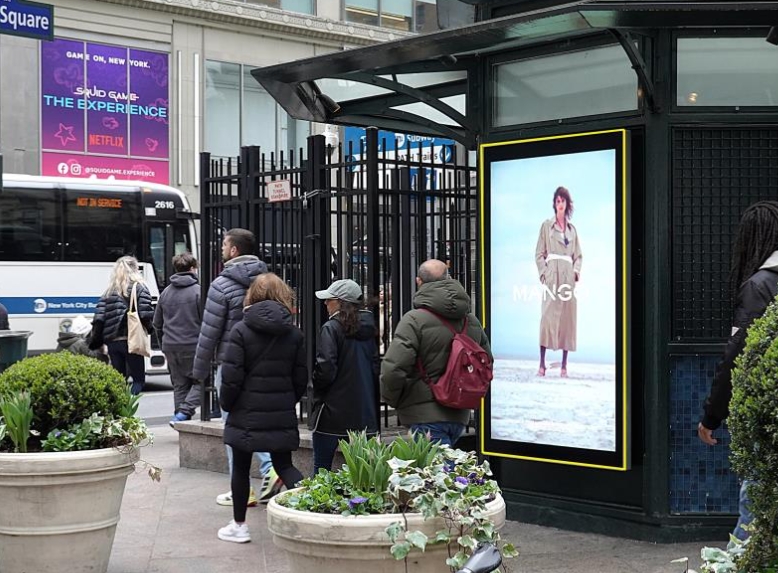 Location photo for W 32nd St (New York)