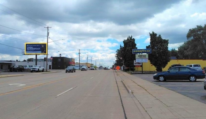 1400 W WISCONSIN AVE W/O MASON ST Media