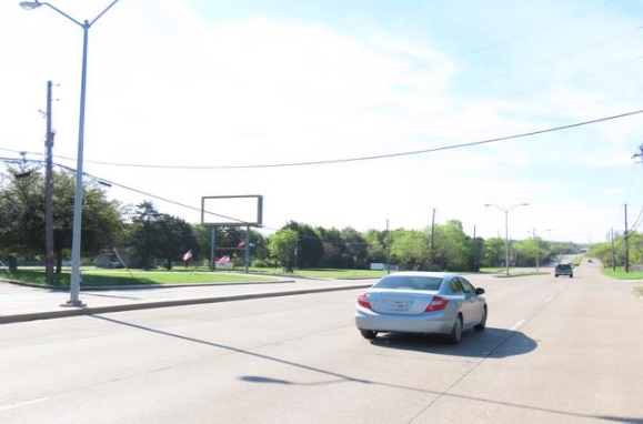 Location photo for S Cockrell Hill Rd near Cockrell Hill @ Larue - N - NS, Oak Cliff (Dallas)