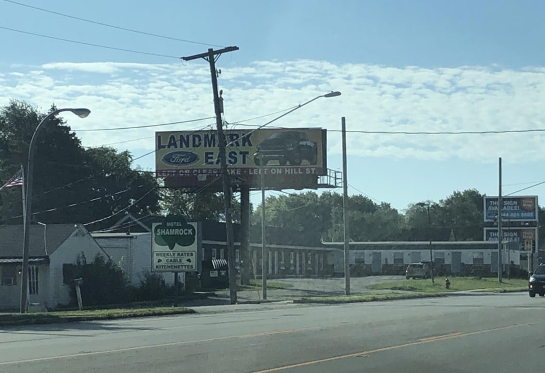 DIRKSEN PKWY 1/4 MI. N/O CLEARLAKE AVE.  N/F Media