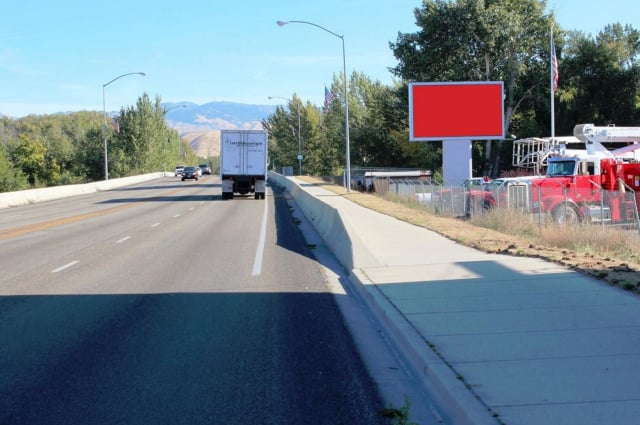 416 Veterans Parkway E/S Media