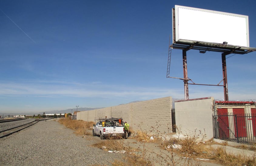 Van Buren E/L 440 N Jurupa (PF) F/S Media