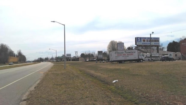 US 321 .5MI N/O SW BLVD RR/FN Media