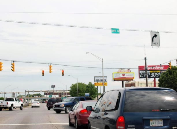 US 41 S, JUST S/O I-70 Media