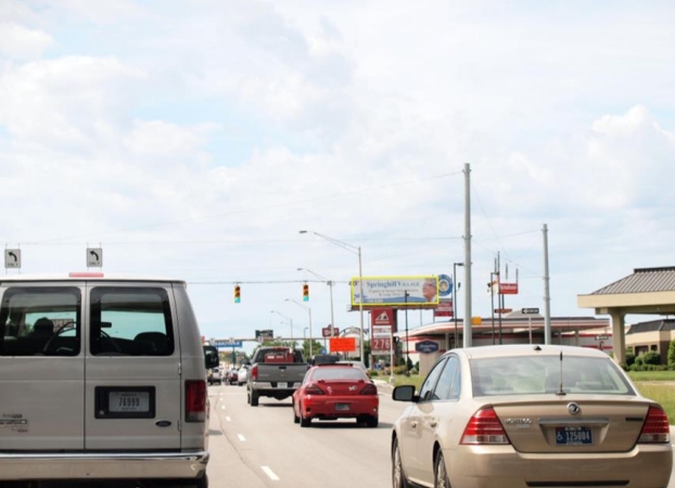 US 41 S, @ HONEY CREEK SQUARE Media