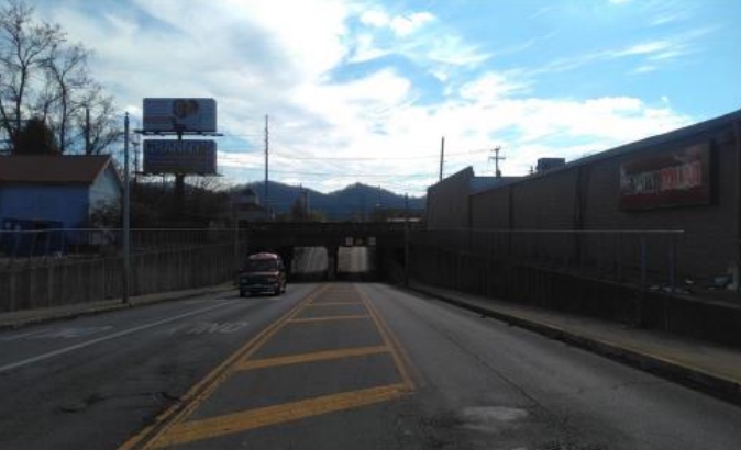 1024 OFFNERE ST AT UNDERPASS F/N HI LR Media