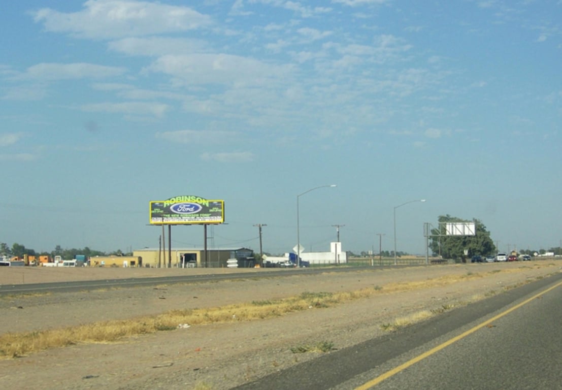 Location photo for E Dealwood Rd near The Plaza (El Centro)