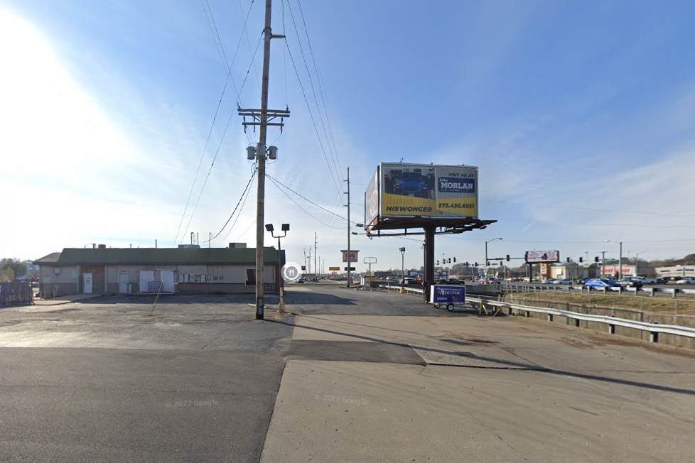 2536 WILLIAM ST Media