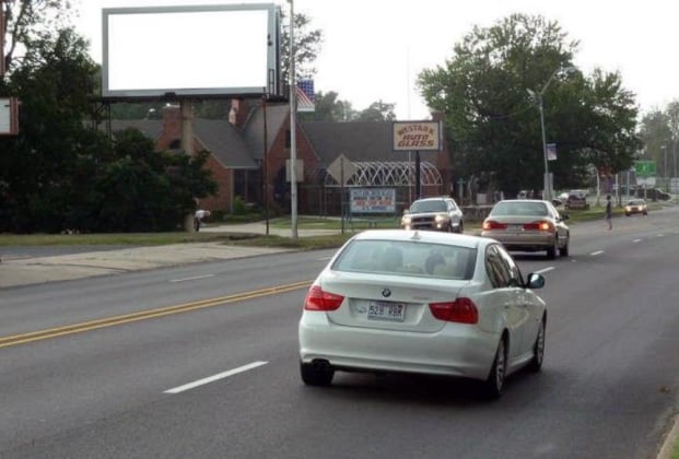 Broadway St E/S, 100 ft S/O 10th St, Van Buren, AR, SB, N/F Media