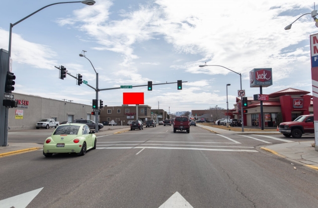 4th Ave E/S, S/O Center St Media