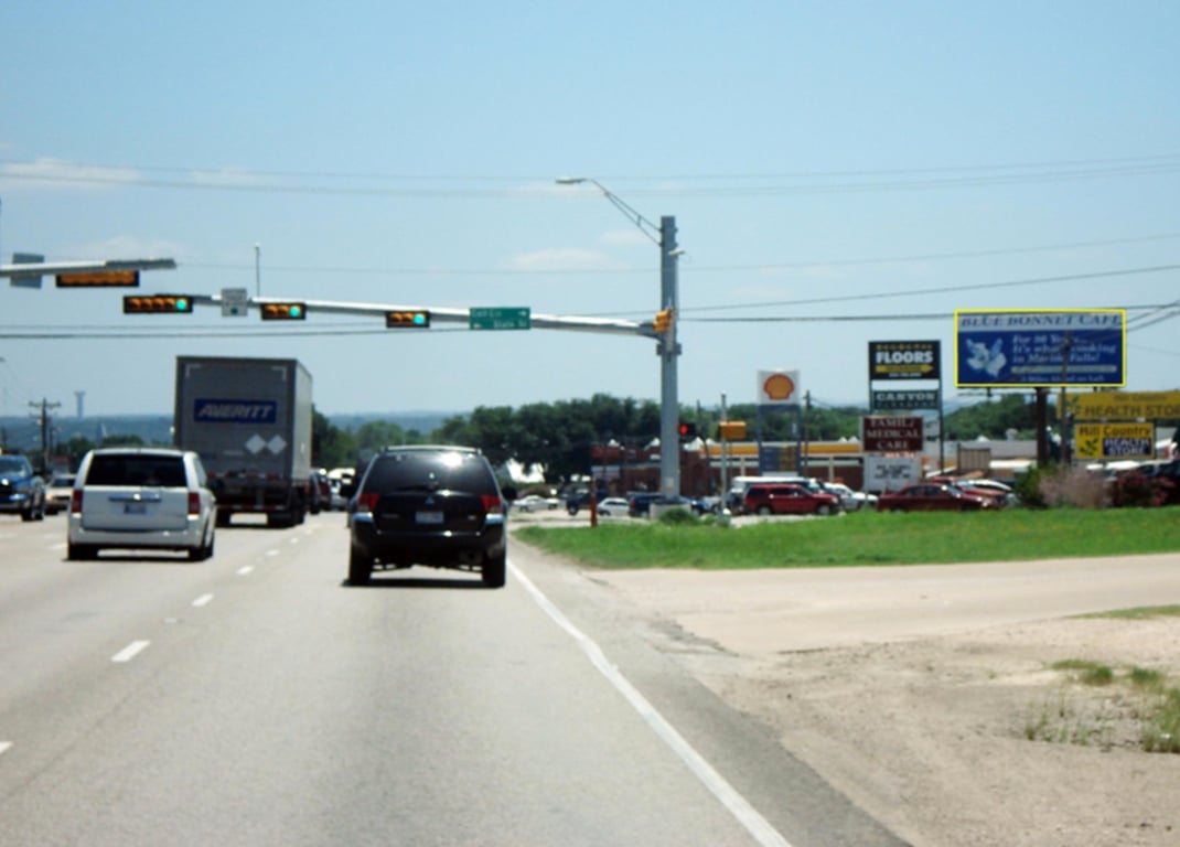 US 281 (2302) W/S @ COLT ST Media
