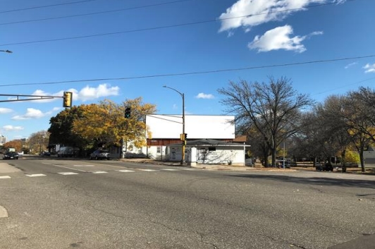 Location photo for W Goodhue St near Large Green Chair, West Seventh - Fort Road (St Paul)