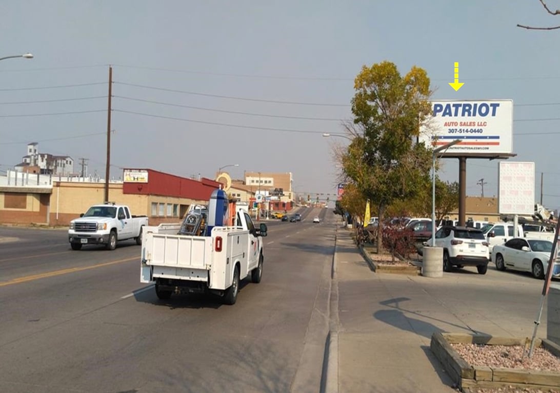 917 W LINCOLNWAY SS 250' EO AMES AVE FW Media