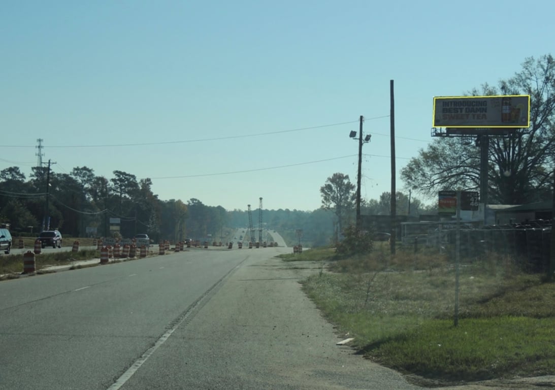 Location photo for Garners Ferry Rd near Garners Ferry @ Deer Meadows Apartments (Columbia)