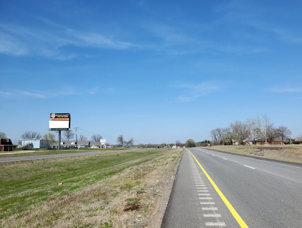 Hwy 77 0.6 mi N/O I-35 WS Media