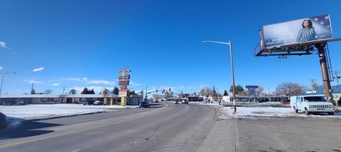 1910 LINCOLNWAY NS FE Media