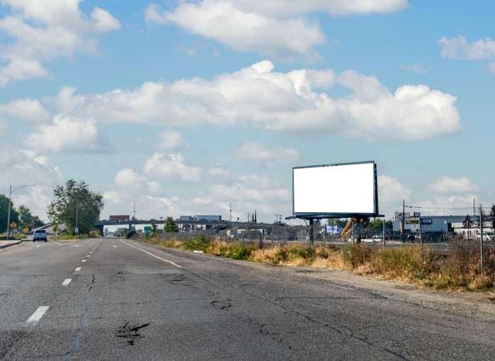 9Th Street 1500.00 ft N/O Hatch Road W/S F/N Media