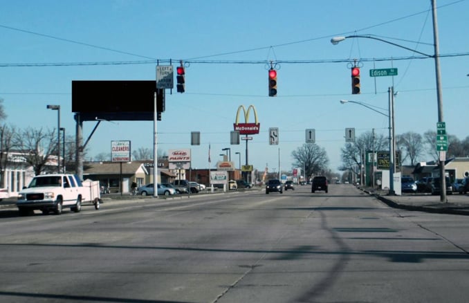 W/S Ironwood 500 ' N/O Edison F/S Media