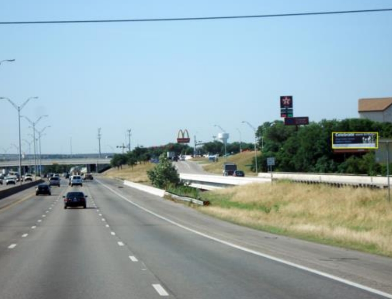 AA097N I-35 W/S .25 MI N/O RR 620 Media